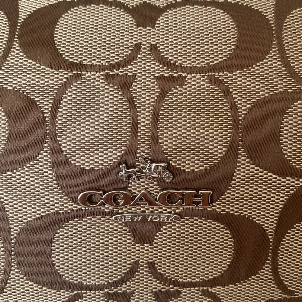Coach Actual size（cm） Gusset 11 Height 22 Width 31 Handle 38 Other Sizes /